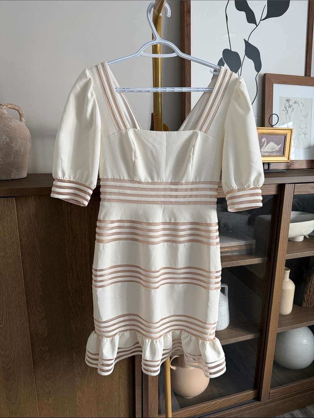 47. BCBG MAXAZARIA - SIZE 4 - PTP 17